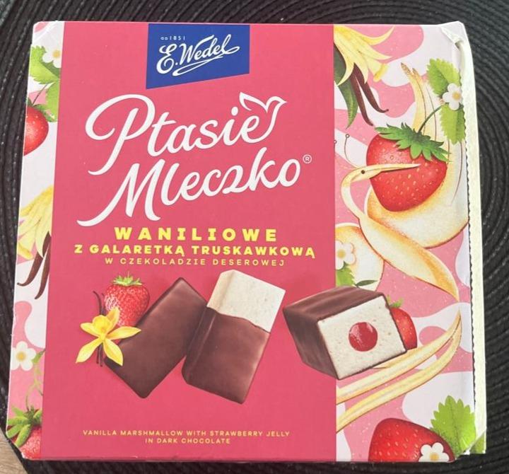 Zdjęcia - Ptasie mleczko waniliowe z galaretką truskawkową E.Wedel