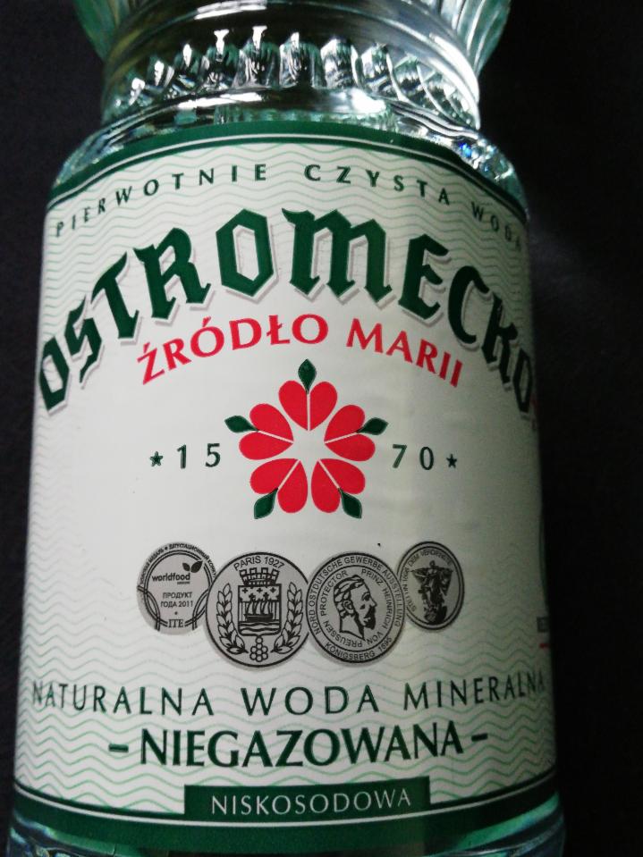 Zdjęcia - Ostromecko Naturalna woda mineralna niegazowana 1,5 l