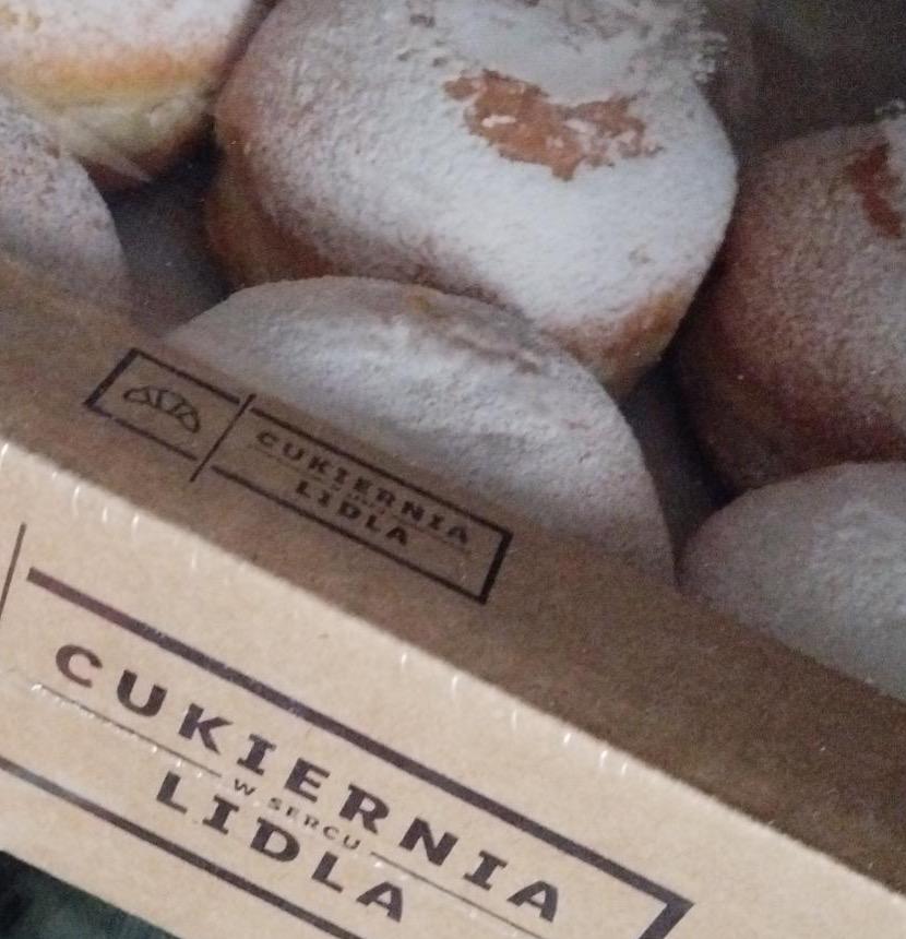 Zdjęcia - Pączek z cukrem pudrem Cukiernia w sercu Lidla