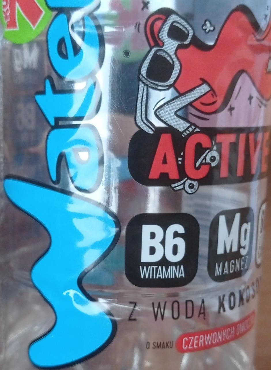 Zdjęcia - Water active plus z czerwonych owoców z wodą kokosową Kubuś