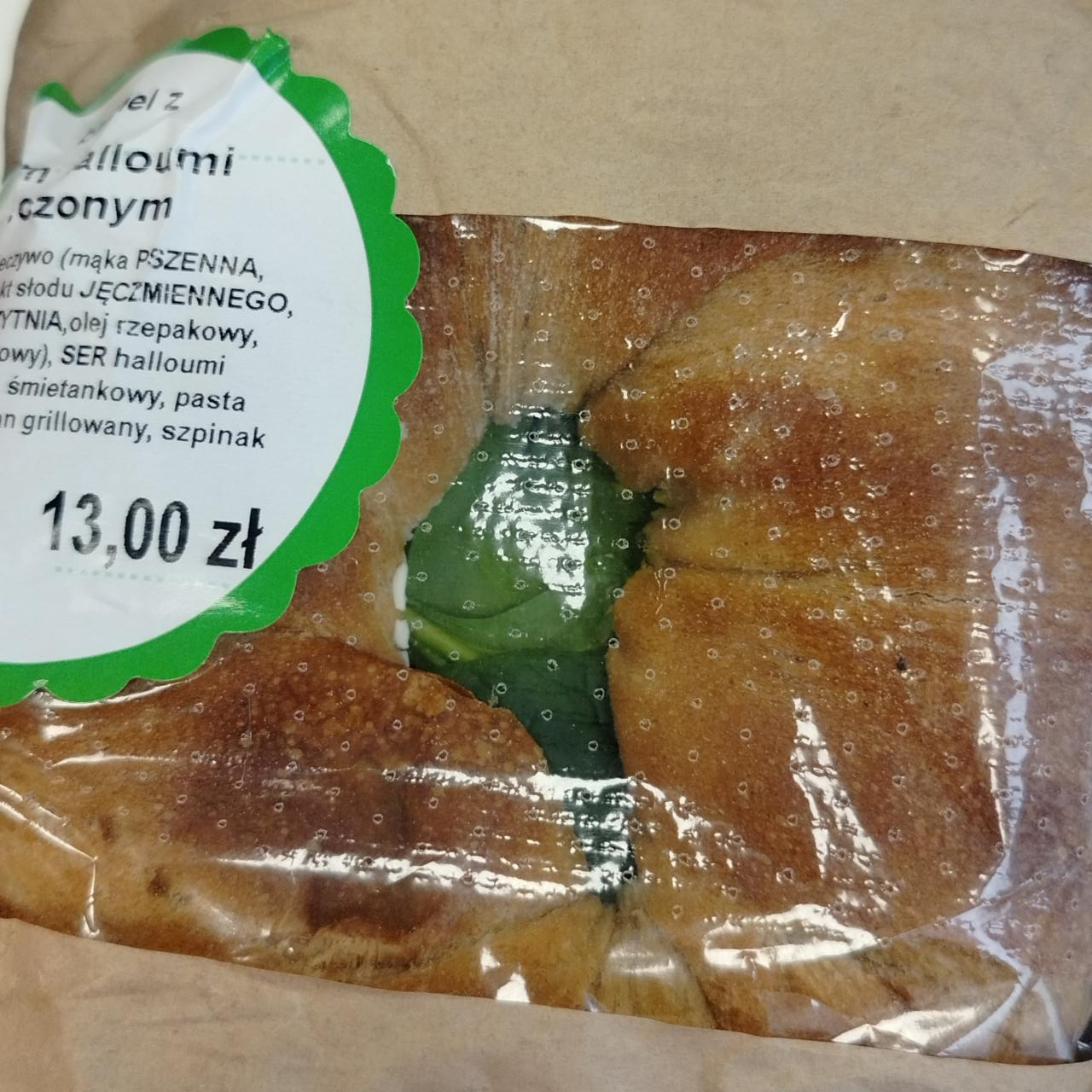 Zdjęcia - Bajgiel z serem halloumi pieczonym Ślimak