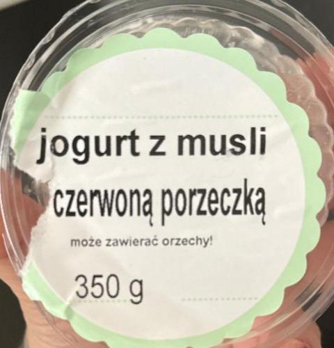 Zdjęcia - jogurt z musli chią i truskawką Ślimak