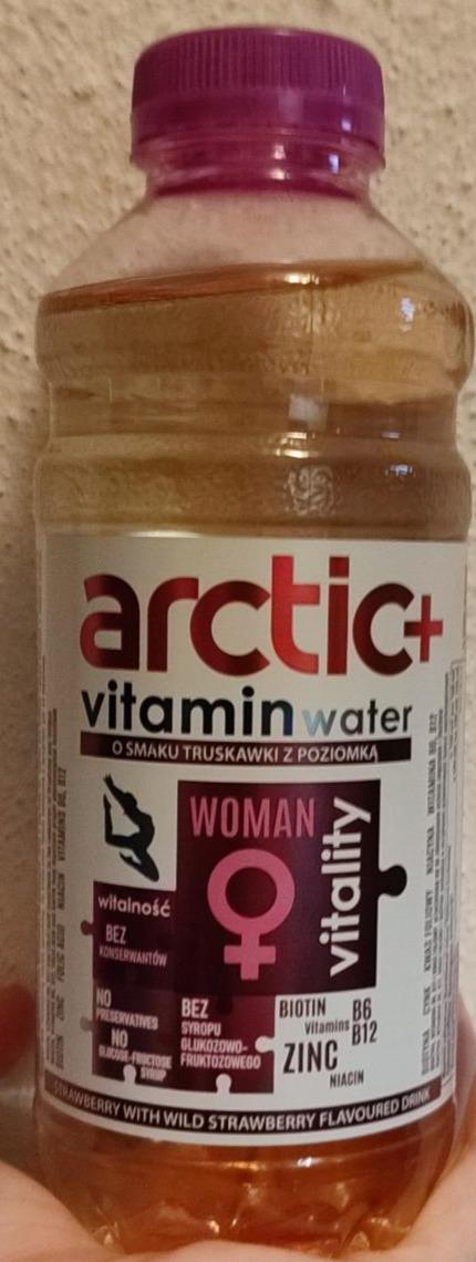 Zdjęcia - Arctic+ Vitamin Water Napój niegazowany o smaku truskawki z poziomką 600 ml