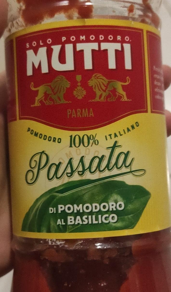 Zdjęcia - Mutti Passata przecier pomidorowy z bazylią 700 g