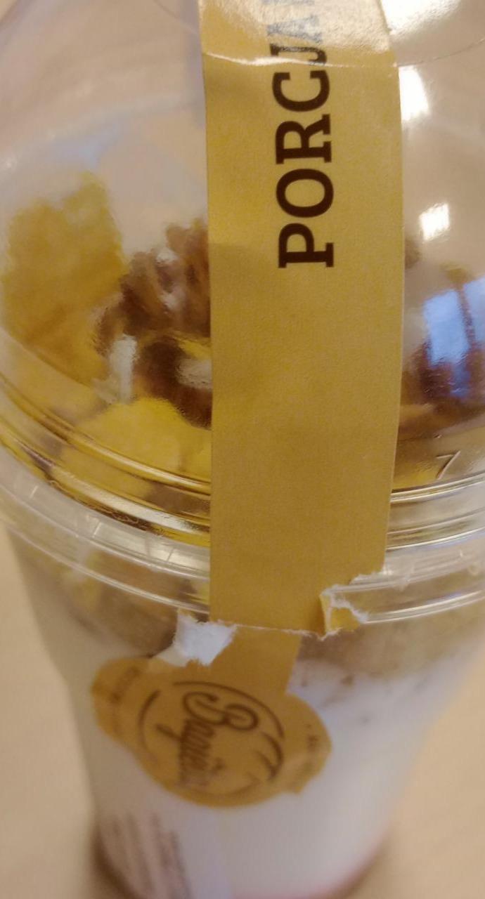 Zdjęcia - Jogurt naturalny z musem owocowym i granolą
