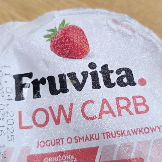 Zdjęcia - Low carb jogurt o smaku truskawkowym Fruvita