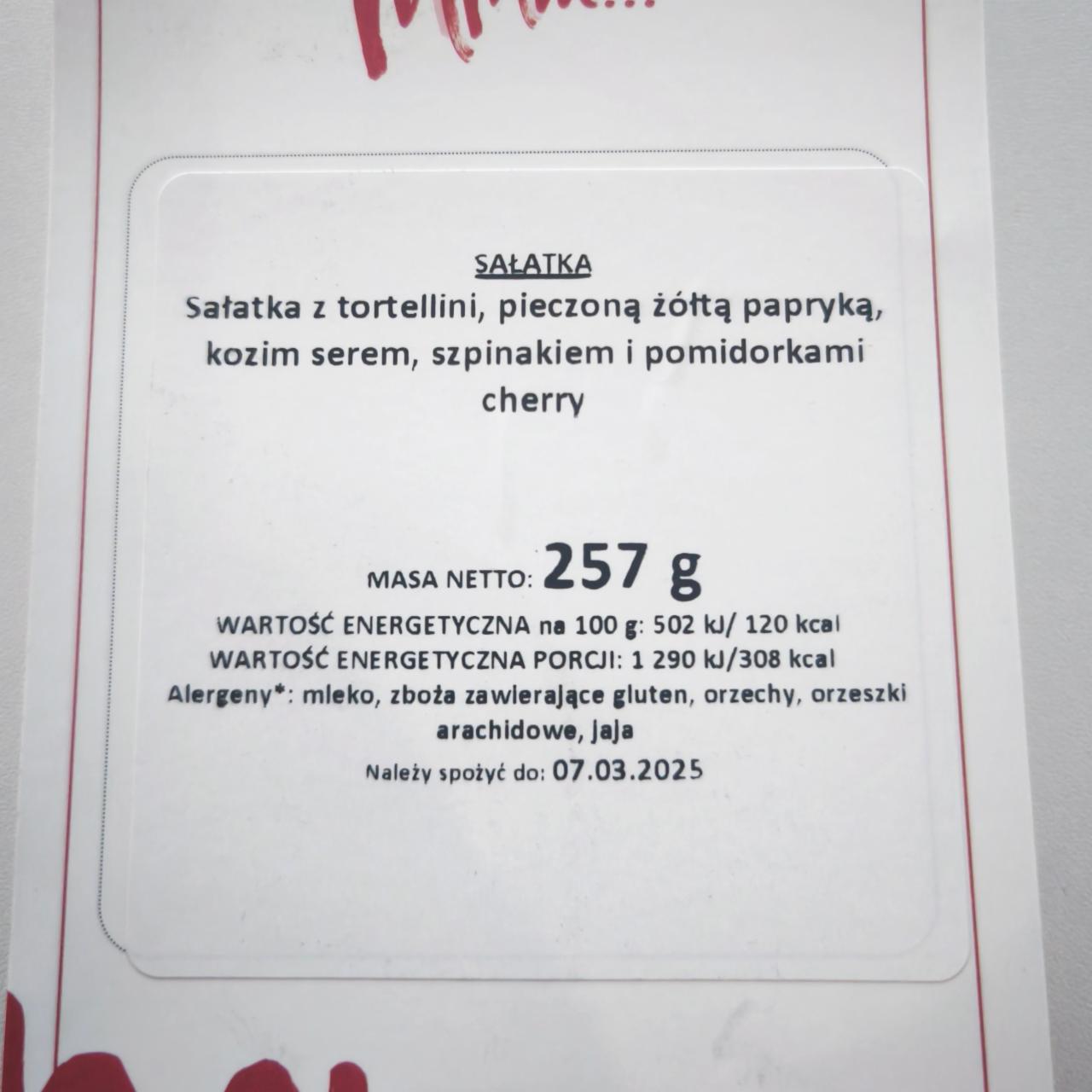 Zdjęcia - Sałatka z tortellini pieczoną żółtą papryką kozim serem szpinakiem i pomidorami cherry Maczfit