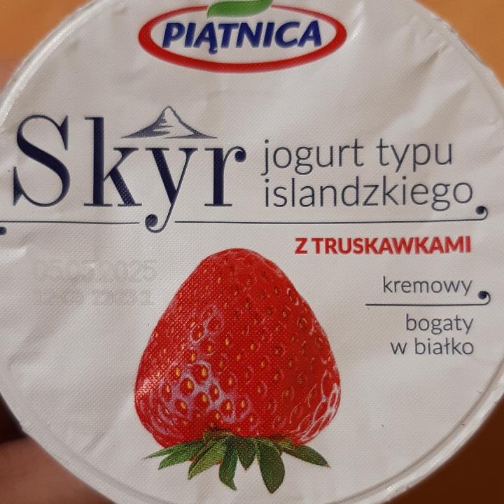 Zdjęcia - Skyr jogurt typu islandzkiego z truskawkami Piątnica
