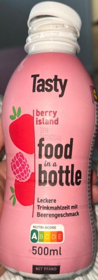 Zdjęcia - Berry island food in a bottle Tasty