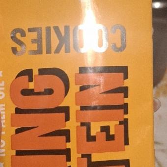 Zdjęcia - Ciastka proteinowe z kremem proteinowym z orzeszków ziemnych i orzeszkami ziemnymi w polewie mlecznej Fitking