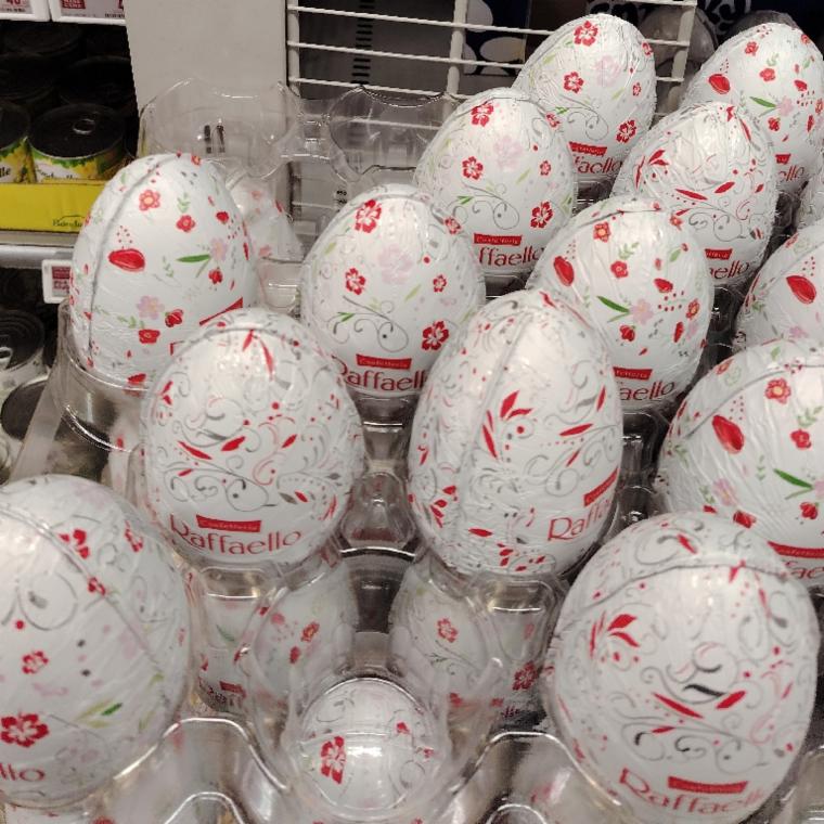 Zdjęcia - Raffaello Figurka z białej czekolady o smaku kokosowym z wiórkami 100 g