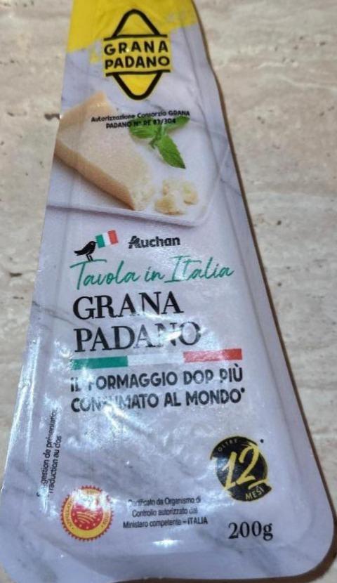 Zdjęcia - Ser twardy z mleka krowiego grana padano Auchan