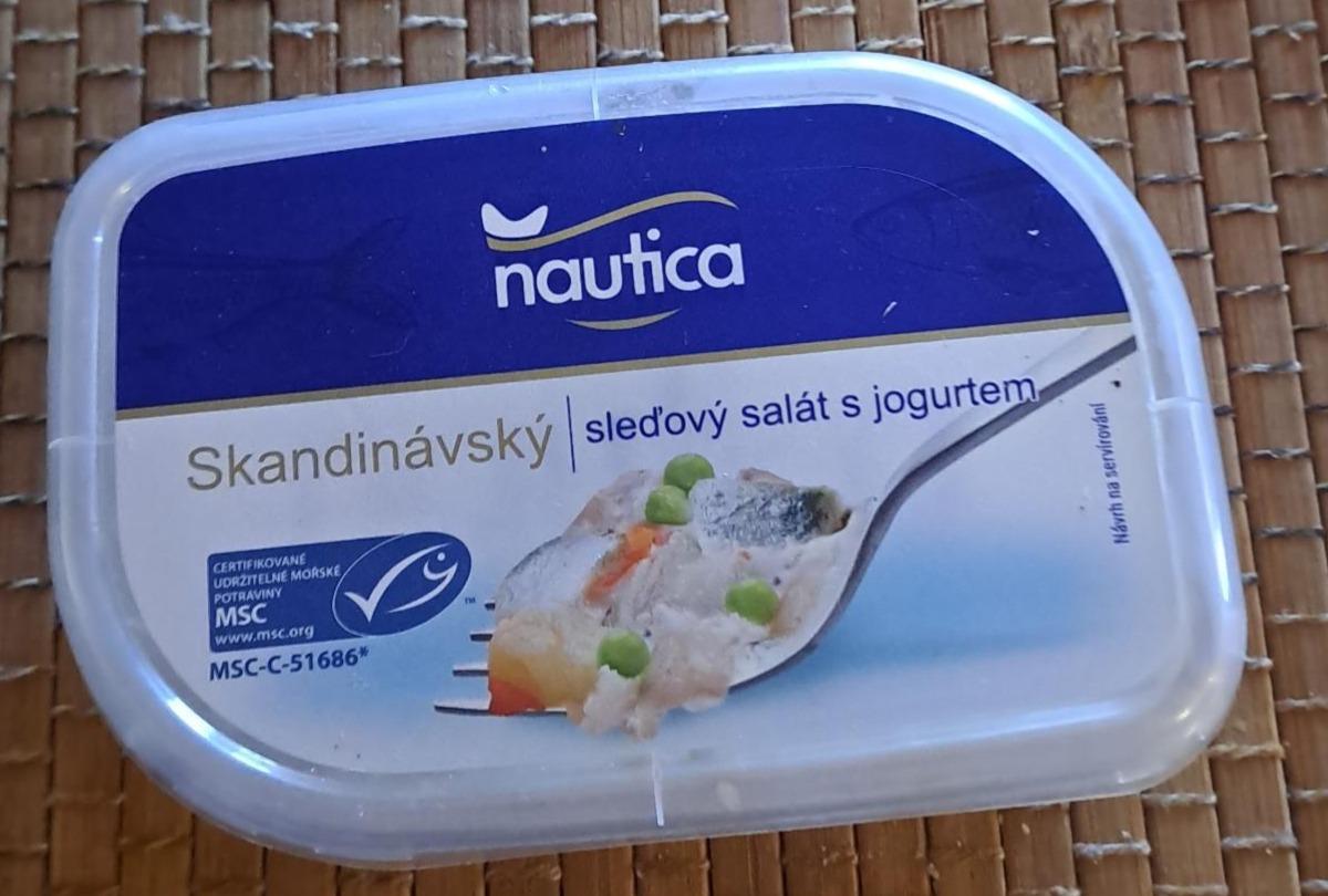 Zdjęcia - Skandinávský sleďový salát s jogurtem Nautica