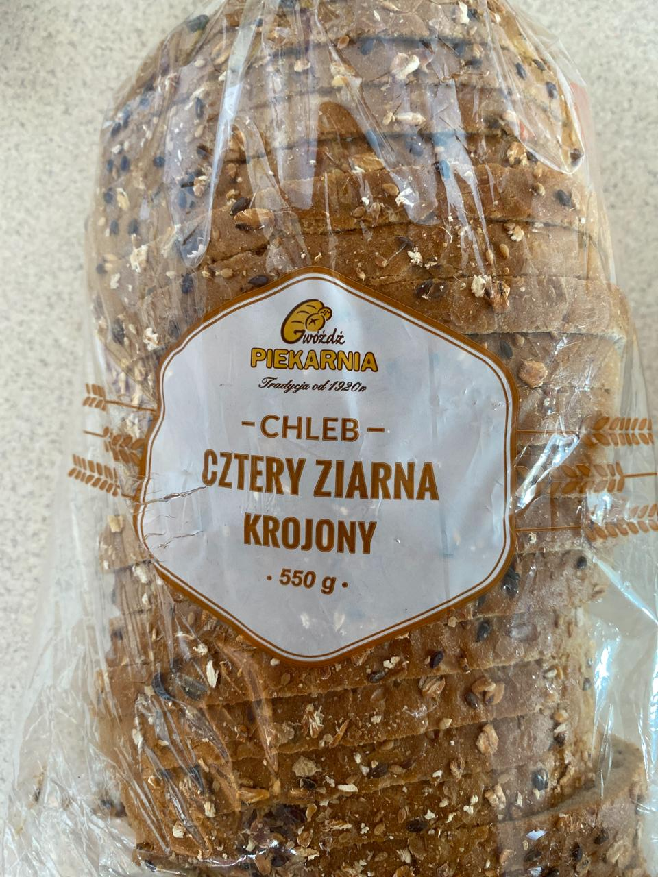 Zdjęcia - Chleb cztery ziarna krojony Piekarnia Gwóźdź