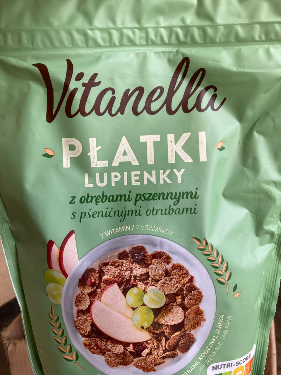 Zdjęcia - Płatki z otrębami pszennymi 7 witamin z rodzynkami i kawalkami suszonych jablek Vitanella
