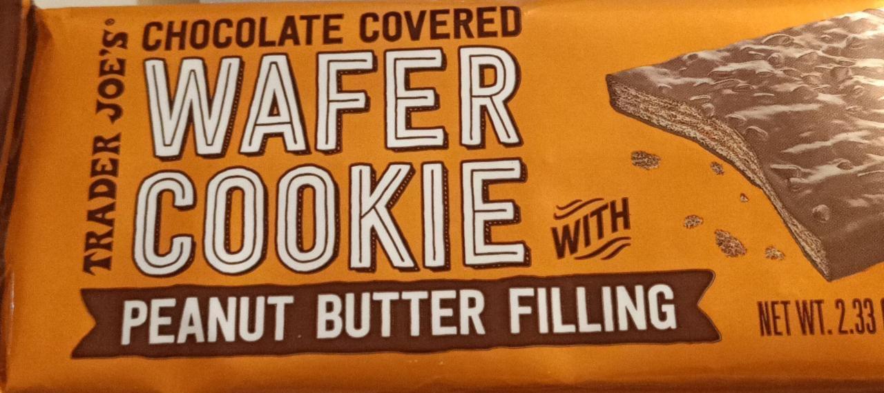 Zdjęcia - Chocolate covered wafer cookie with peanut butter filling Trader Joe's