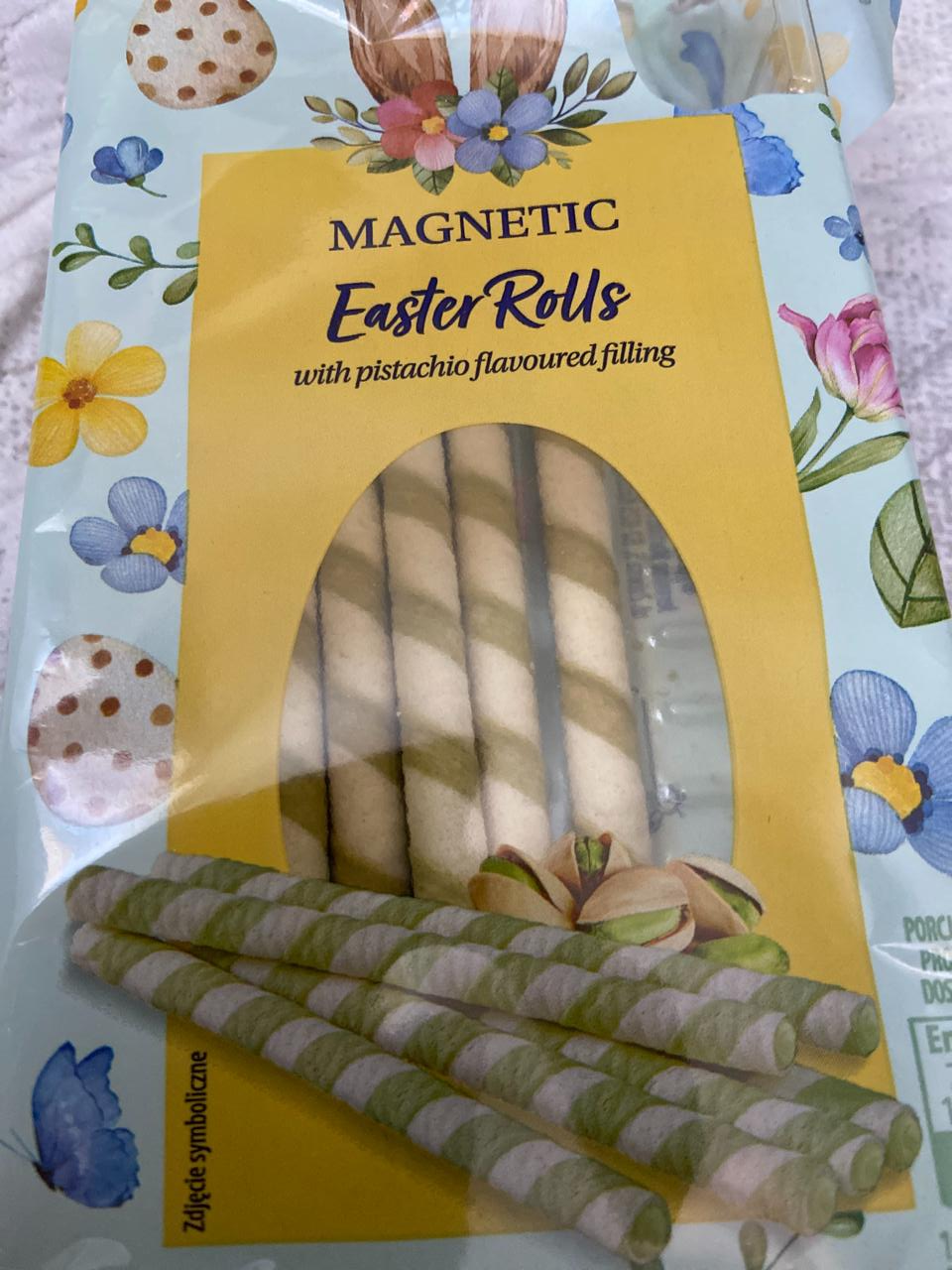 Zdjęcia - Easter rolls with pistachio flavoured filling Magnetic