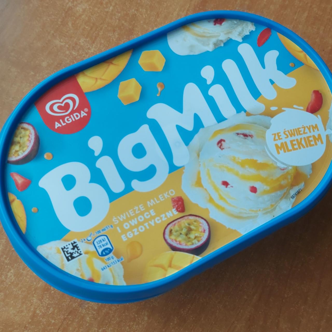 Zdjęcia - Big Milk Lody o smaku śmietankowym z sosem z owoców egzotycznych i kawałkami truskawek 1000 ml