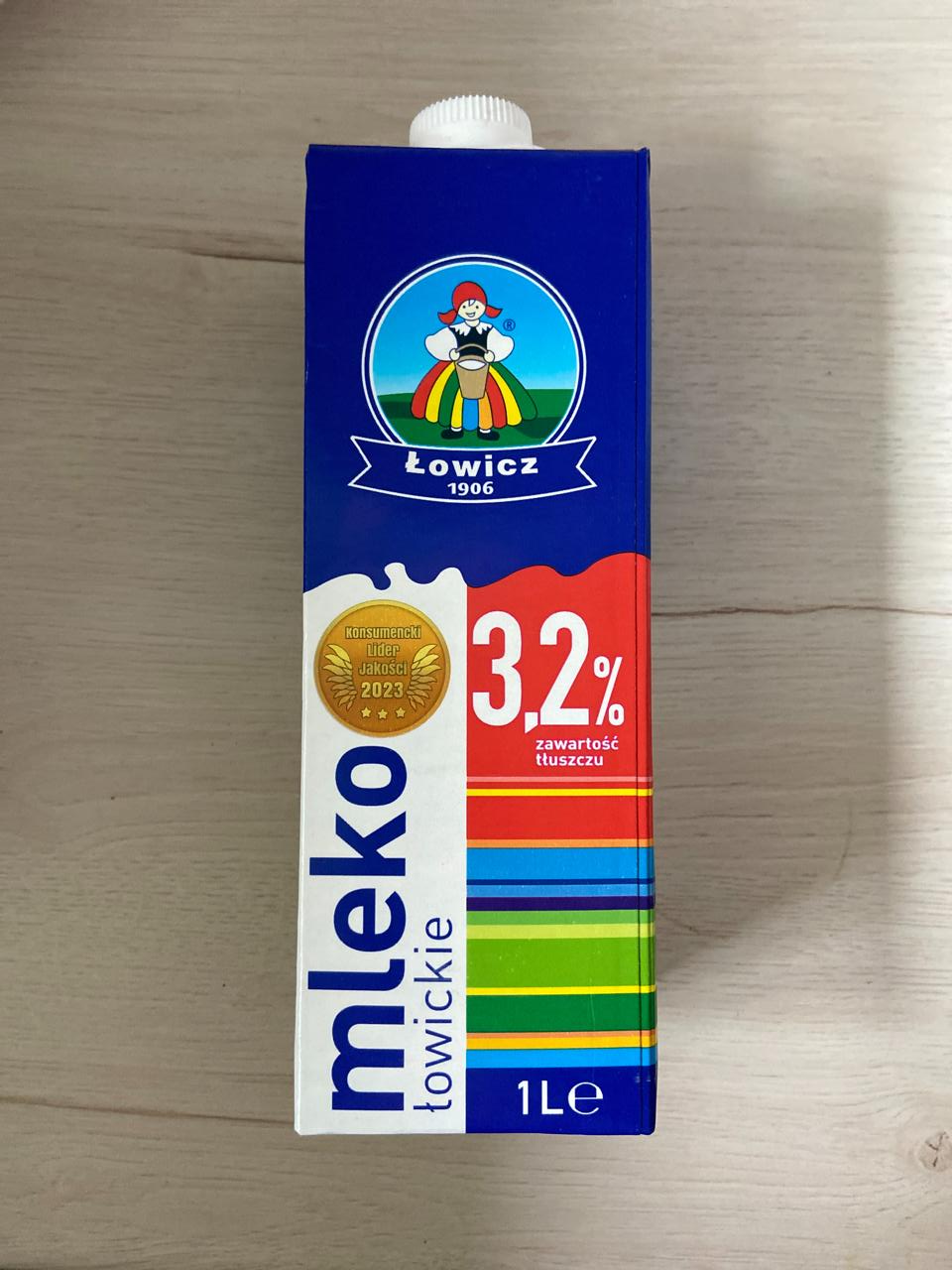 Zdjęcia - Mleko łowickie uht 3,2% Łowicz