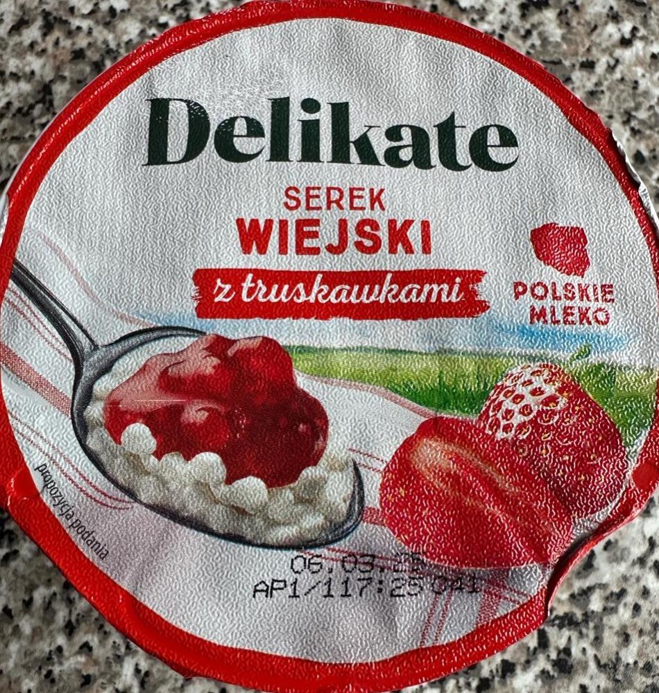 Zdjęcia - Serek wiejski z truskawkami Delikate