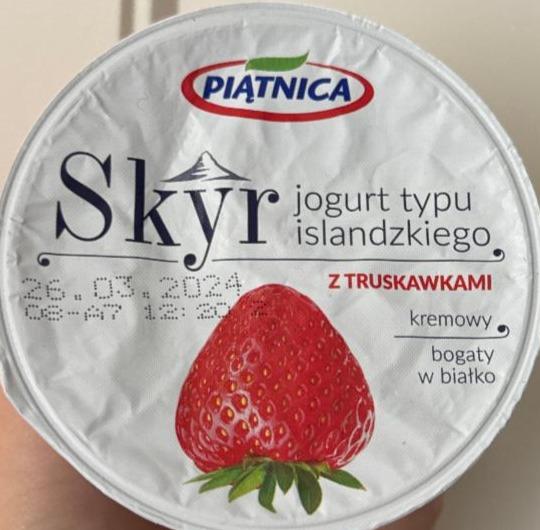 Zdjęcia - Skyr Jogurt typu islandzkiego z truskawkami Piątnica