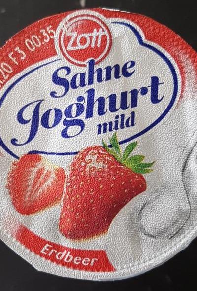 Zdjęcia - Sahne Joghurt Erdbeere Zott