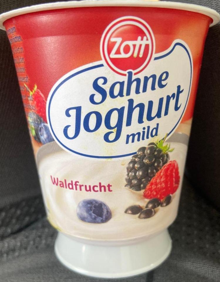 Zdjęcia - Sahne Joghurt Erdbeere Zott