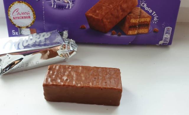 Zdjęcia - Milka Choco Trio Ciastko biszkoptowe z nadzieniem kakaowym oblane czekoladą mleczną 150 g (5 sztuk)