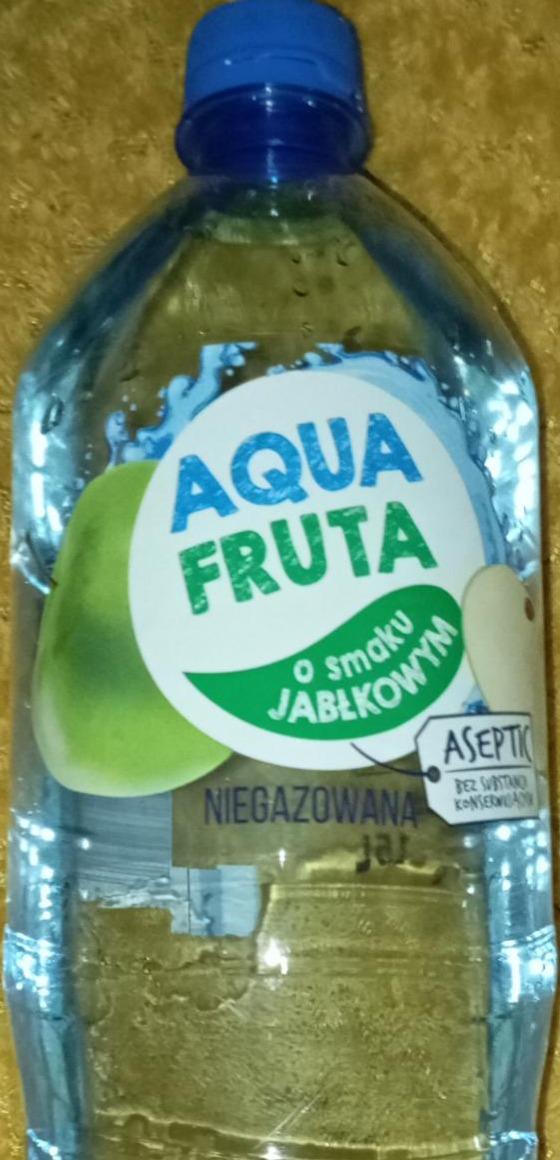 Zdjęcia - Woda niegazowana o smaku jabłkowym Aqua Fruta