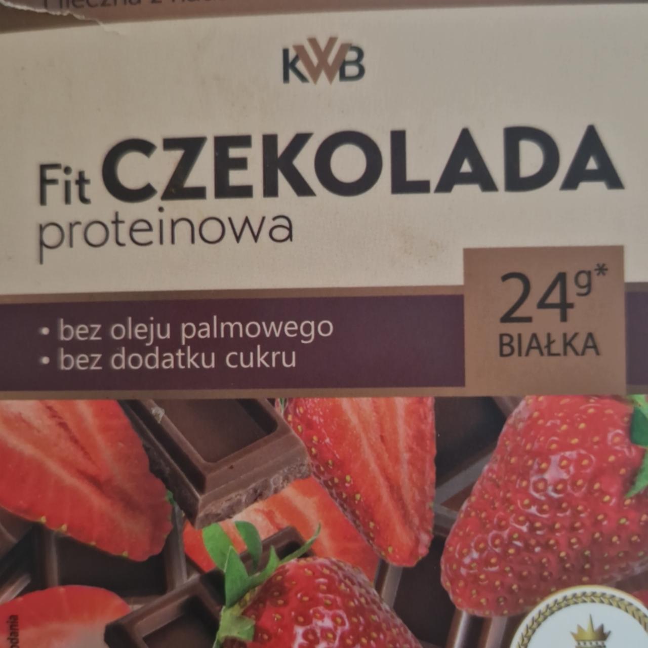 Zdjęcia - Fit czekolada proteinowa mleczna z nadzieniem o smaku truskawkowym KWB