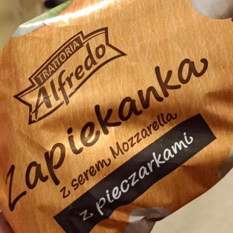 Zdjęcia - Zapiekanka z serem mozarella z pieczarkie Trattoria Alfredo