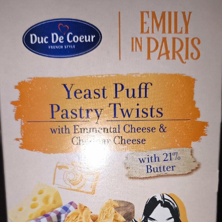 Zdjęcia - Yeast puff pastry twists with emmental cheese & cheddar cheese Duc De Coeur