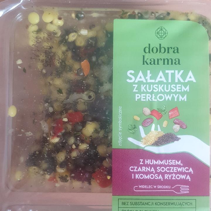 Zdjęcia - Sałatka z kuskusem perłowym z hummusem czarną soczewicą i komosą ryżową Dobra Karma