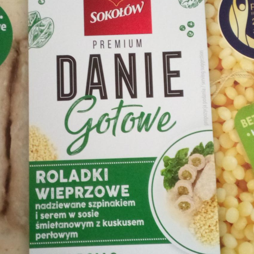 Zdjęcia - Danie gotowe roladki wieprzowe nadziewane szpinakiem i serem w sosie śmietanowym z kuskusem perłowym Sokołów