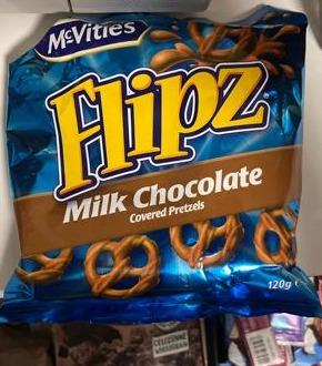 Zdjęcia - Milk Chocolate coated pretzels Flipz McVitie's